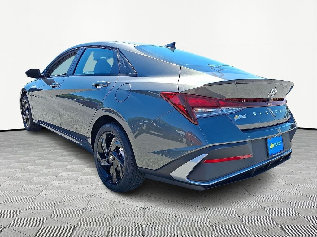 Used 2026 Gray Hyundai SEL Sport image 5