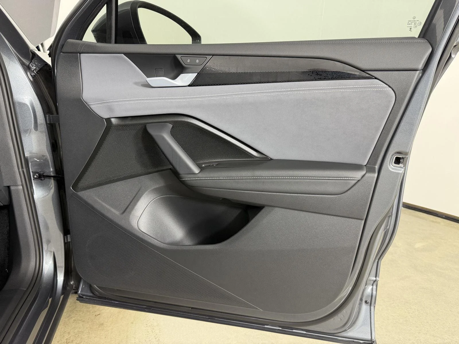 New 2026 Platinum Gray Metallic Volkswagen SE image 15