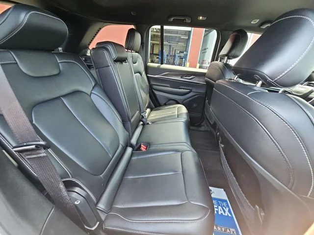Used 2024 Silver Jeep Limited image 29