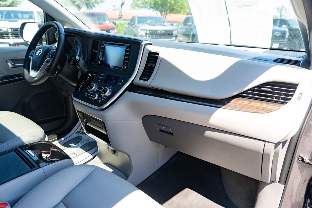 Used 2020 Predawn Gray Mica Toyota XLE image 31