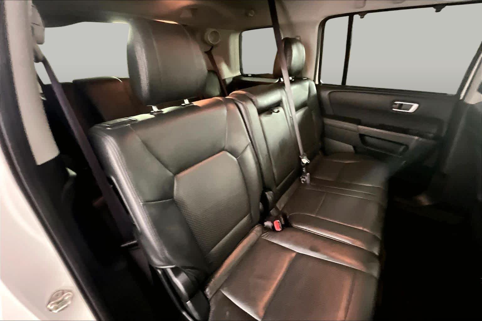 Used 2014 White Diamond Pearl Honda Touring image 20