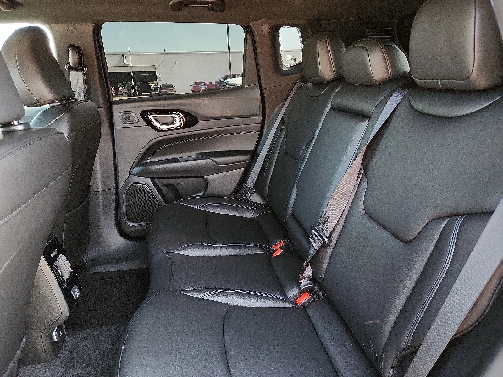 New 2025 PXJ Diamond Bla Jeep LIMITED 4X4 image 9