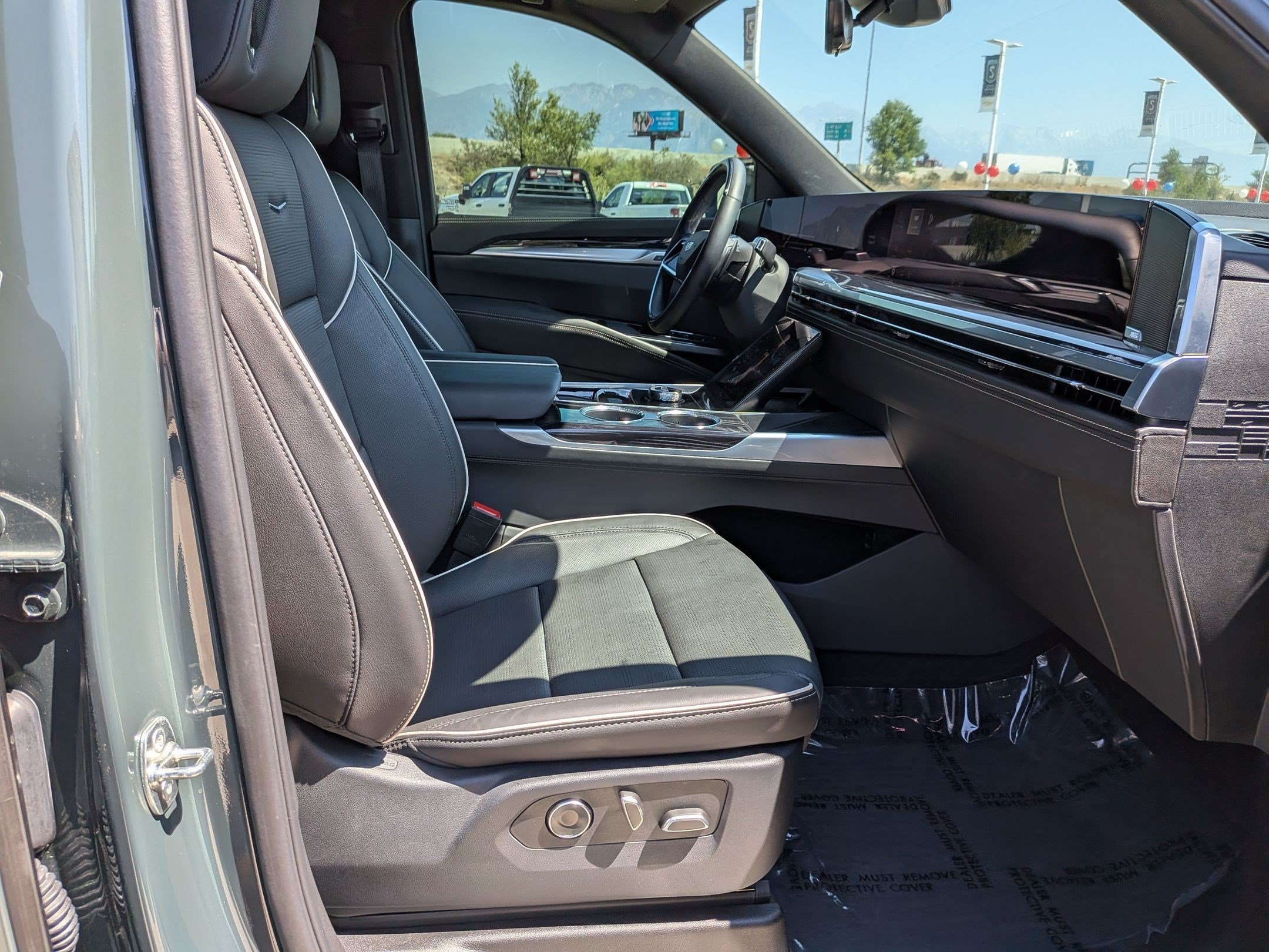 Used 2025 Aegean Stone Cadillac Sport image 31