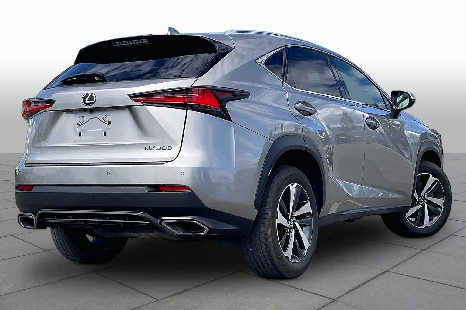 Used 2018 Atomic Silver Lexus  image 12