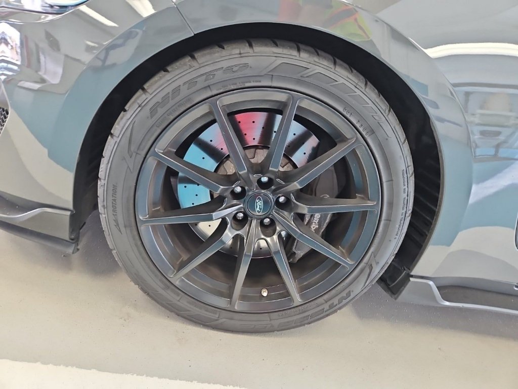 Used 2018 Grey Ford Shelby GT350 image 9