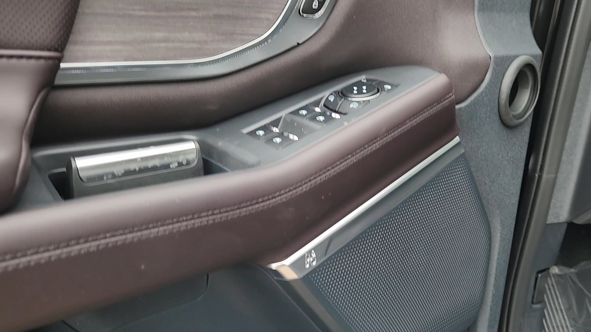 New 2026 Agate Black Metallic Ford Platinum image 30
