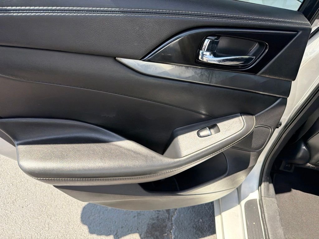 Used 2019 Silver Nissan 3.5 SV image 12