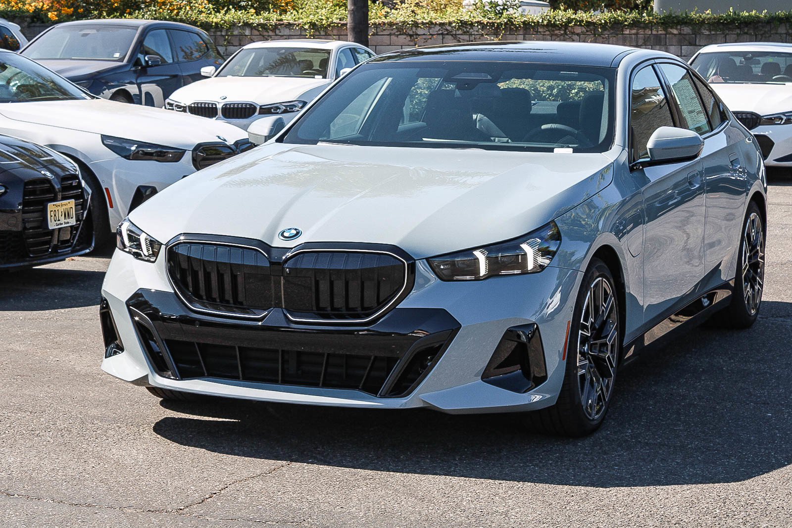 New 2027 Brooklyn Grey Metallic BMW 550e xDrive image 2