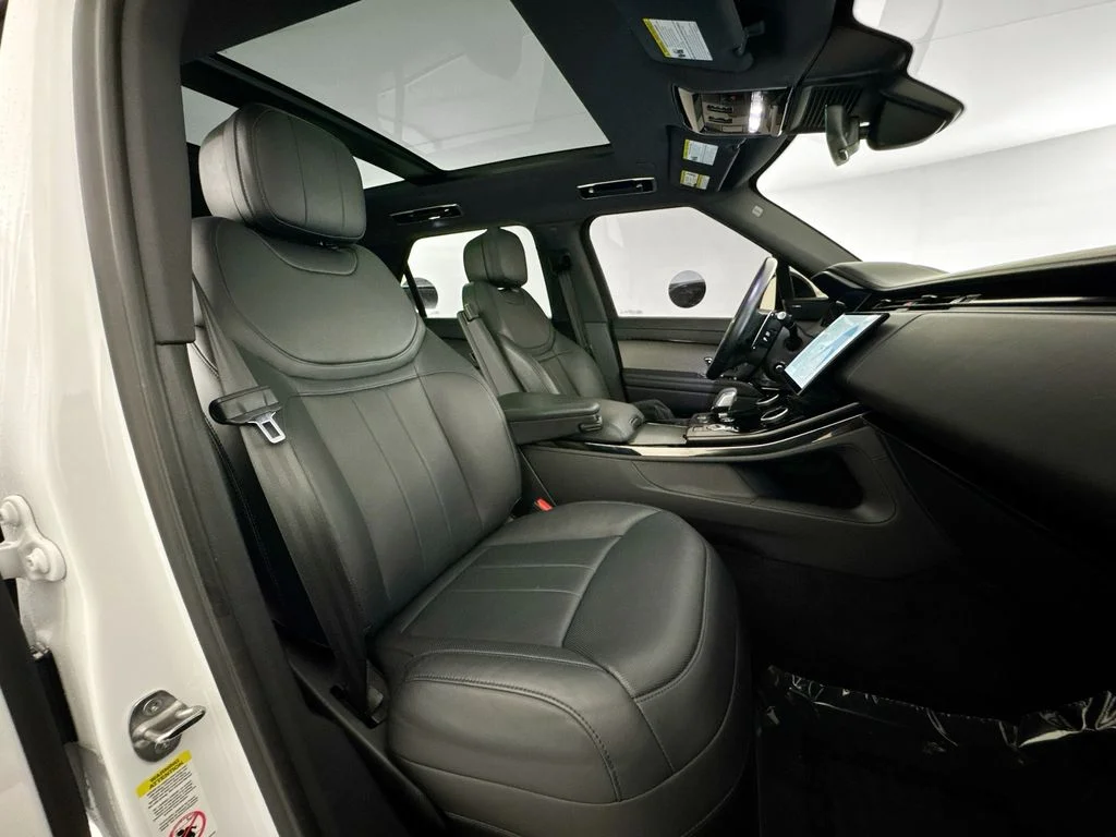 Certified Used 2023 White Land Rover SE Dynamic image 30