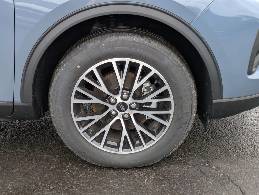 New 2024 Vapor Blue Metallic Ford Plug-in Hybrid image 17