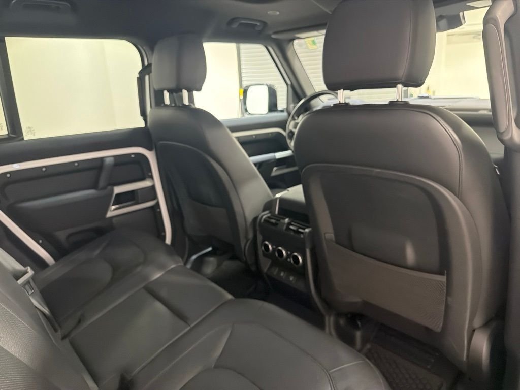 Used 2023 Fuji White Land Rover SE image 27