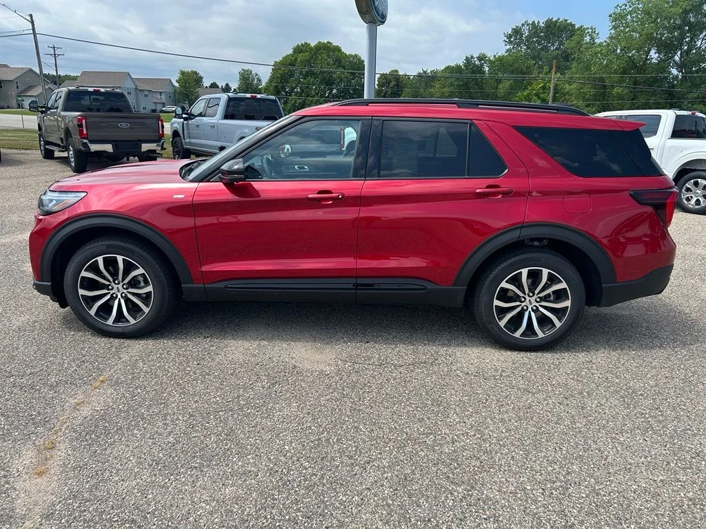 New 2026 Rapid Red Metallic Tinted Clearcoat Ford ST-Line image 4