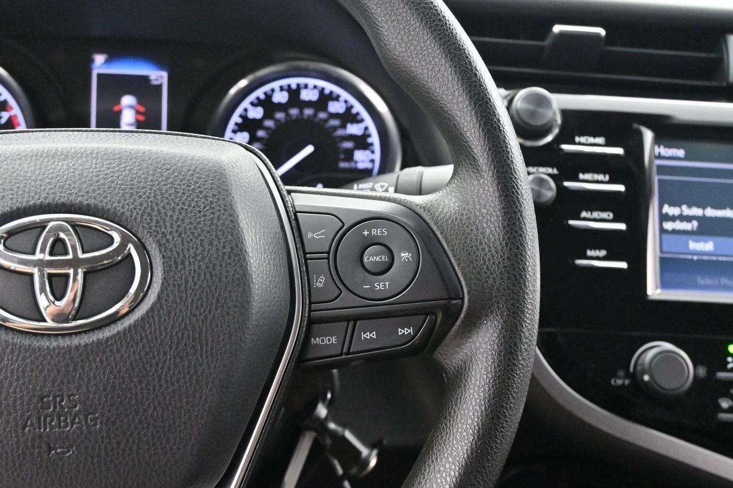Used 2020 Super White Toyota LE image 15