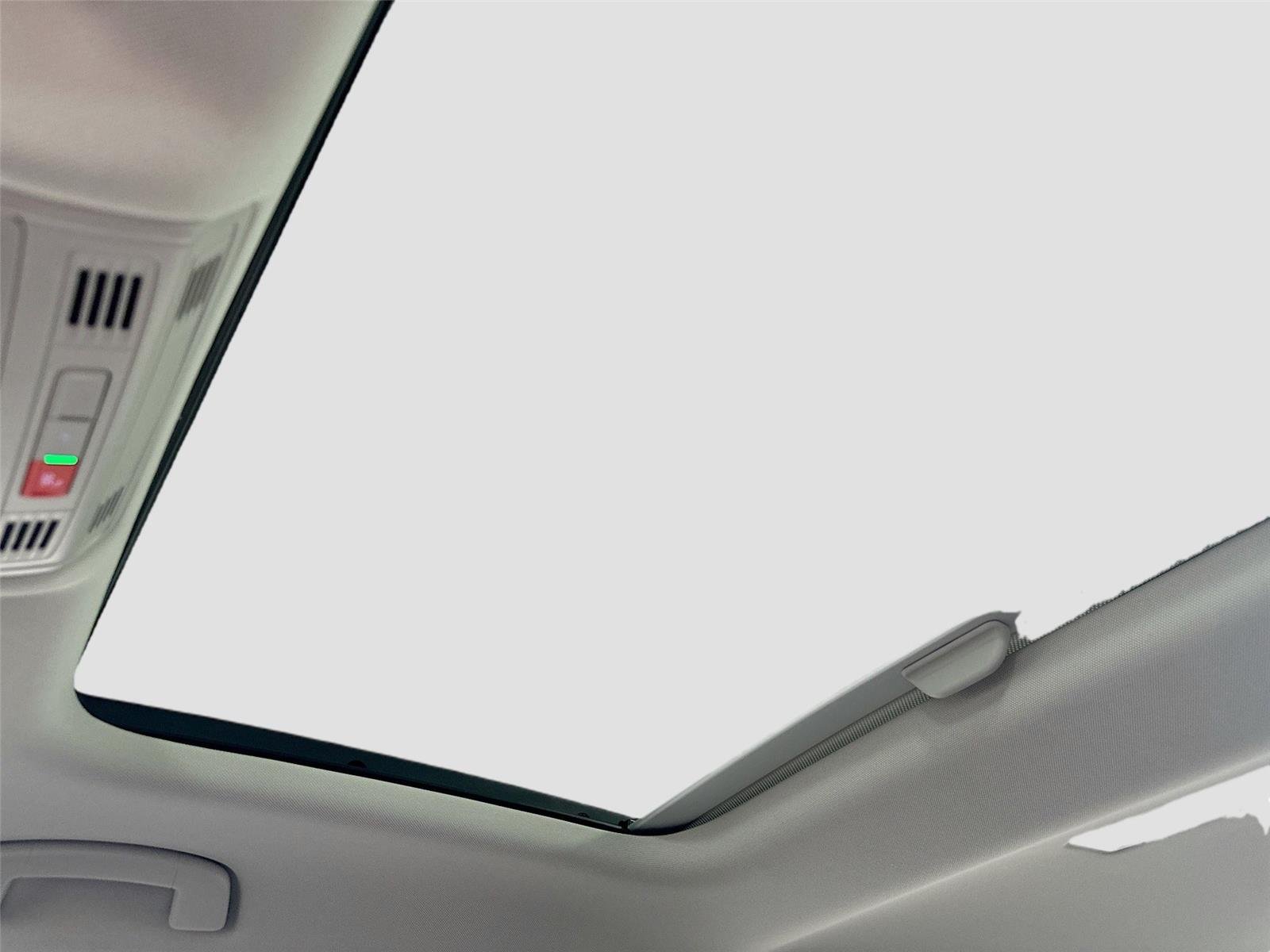 New 2026 Opal White Pearl Volkswagen SE image 22