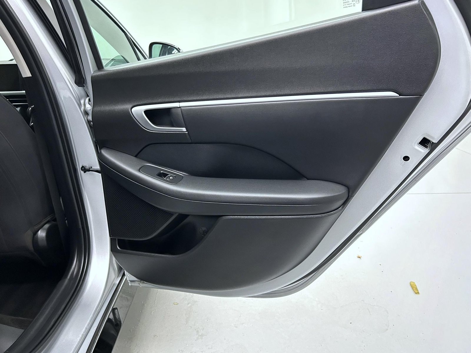 Used 2025 Silver Hyundai SEL image 17