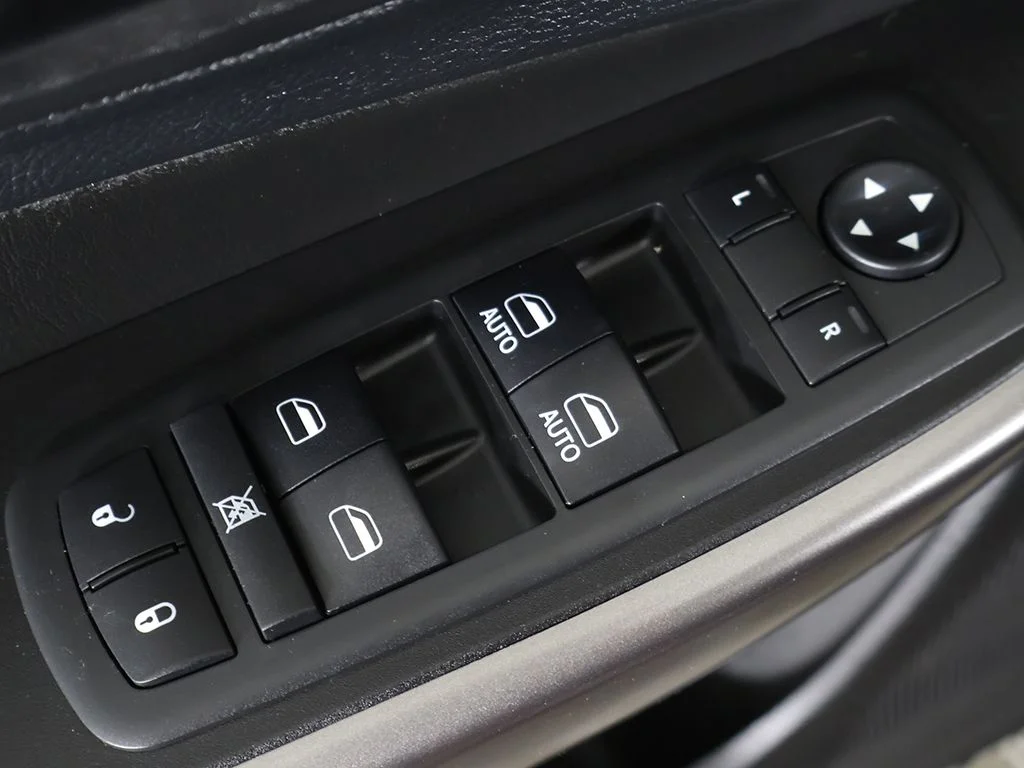 Used 2019 Gray Jeep Limited image 40