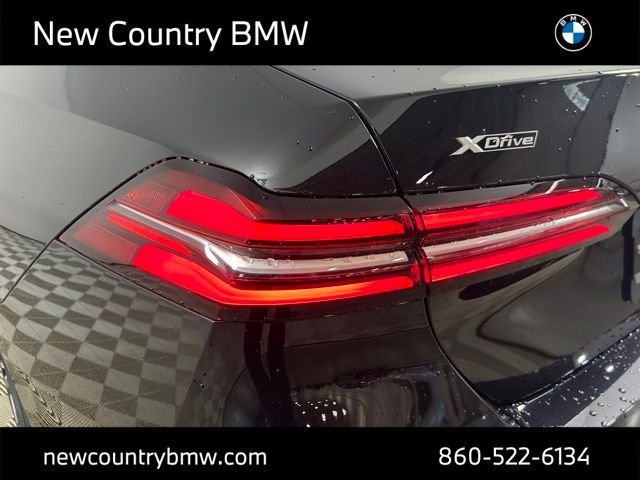 New 2027 Black Sapphire Metallic BMW 550e xDrive image 31