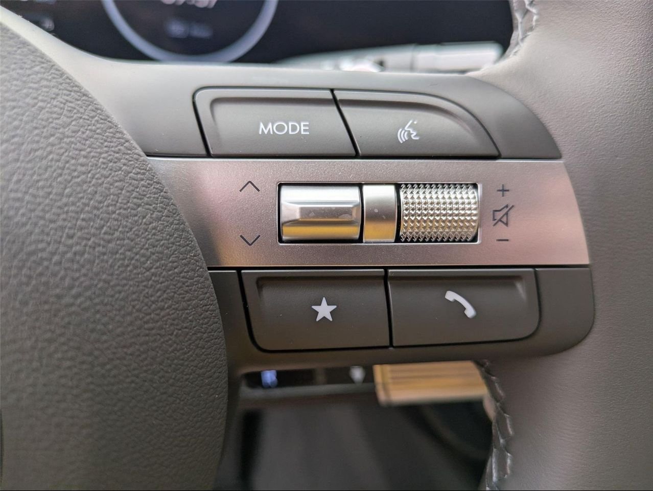 2025 Hyundai Sonata Hybrid Limited - Photo 15