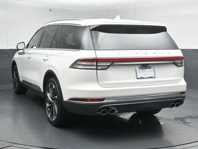 Used 2024 White Lincoln Reserve image 6