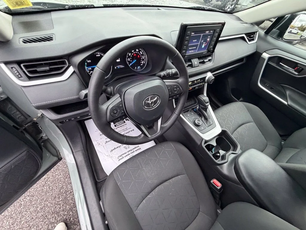 Used 2021  Toyota XLE image 12