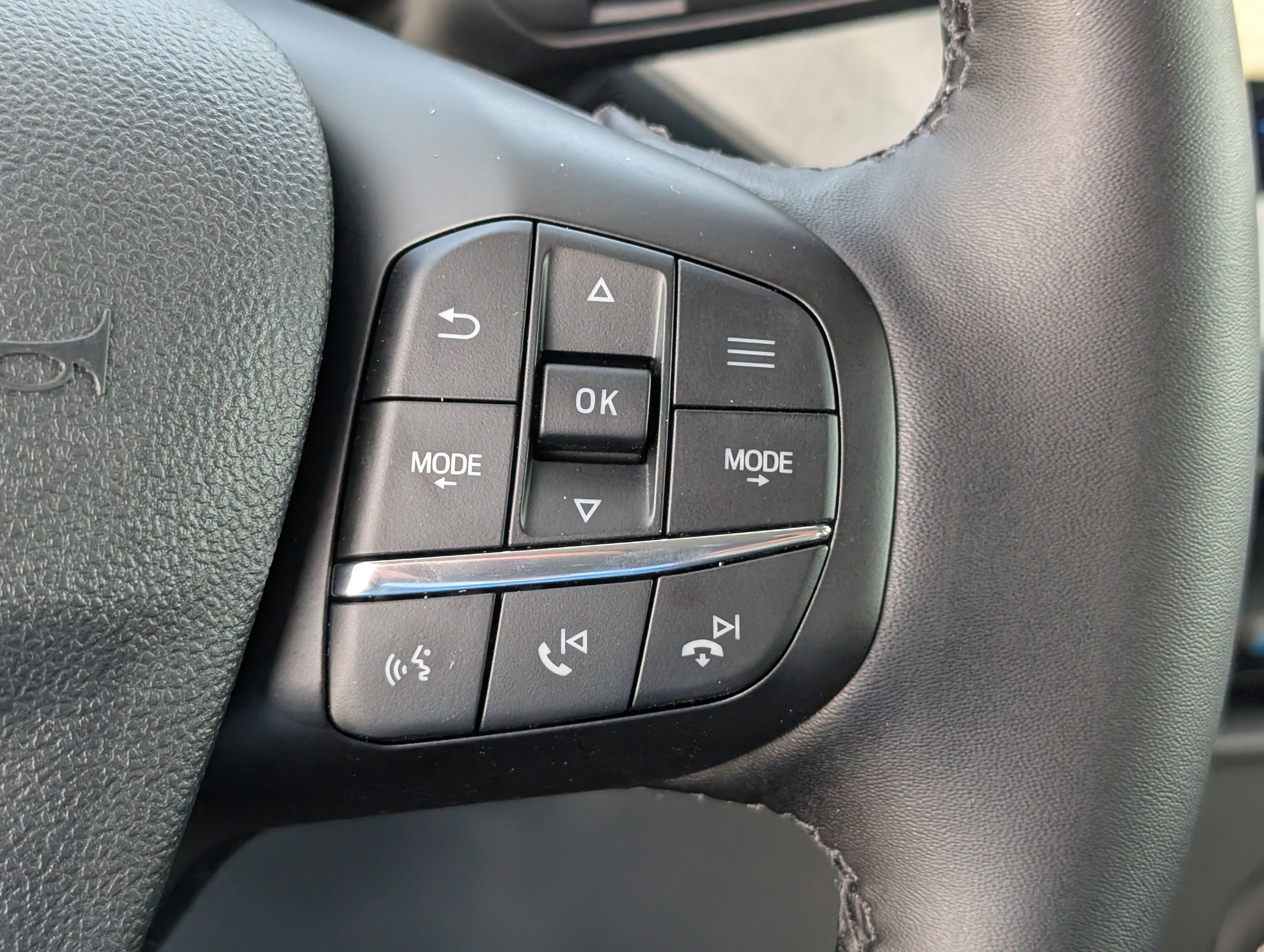 New 2026 Oxford White FORD XLT image 20