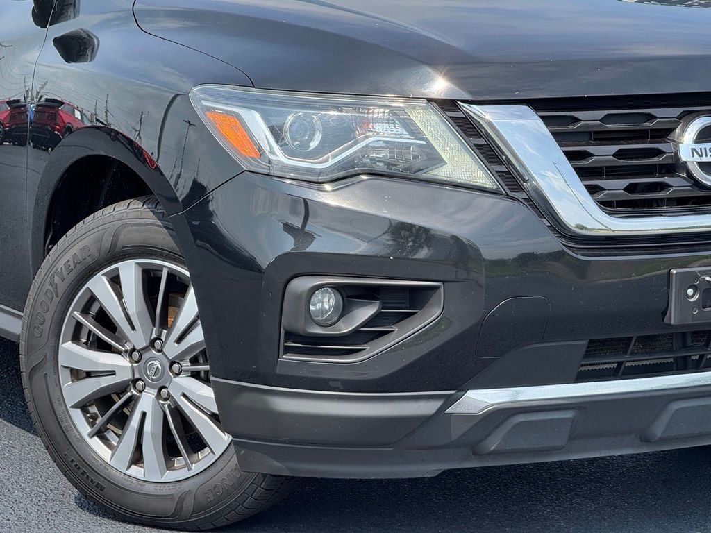 Used 2019 Black Nissan SL image 13