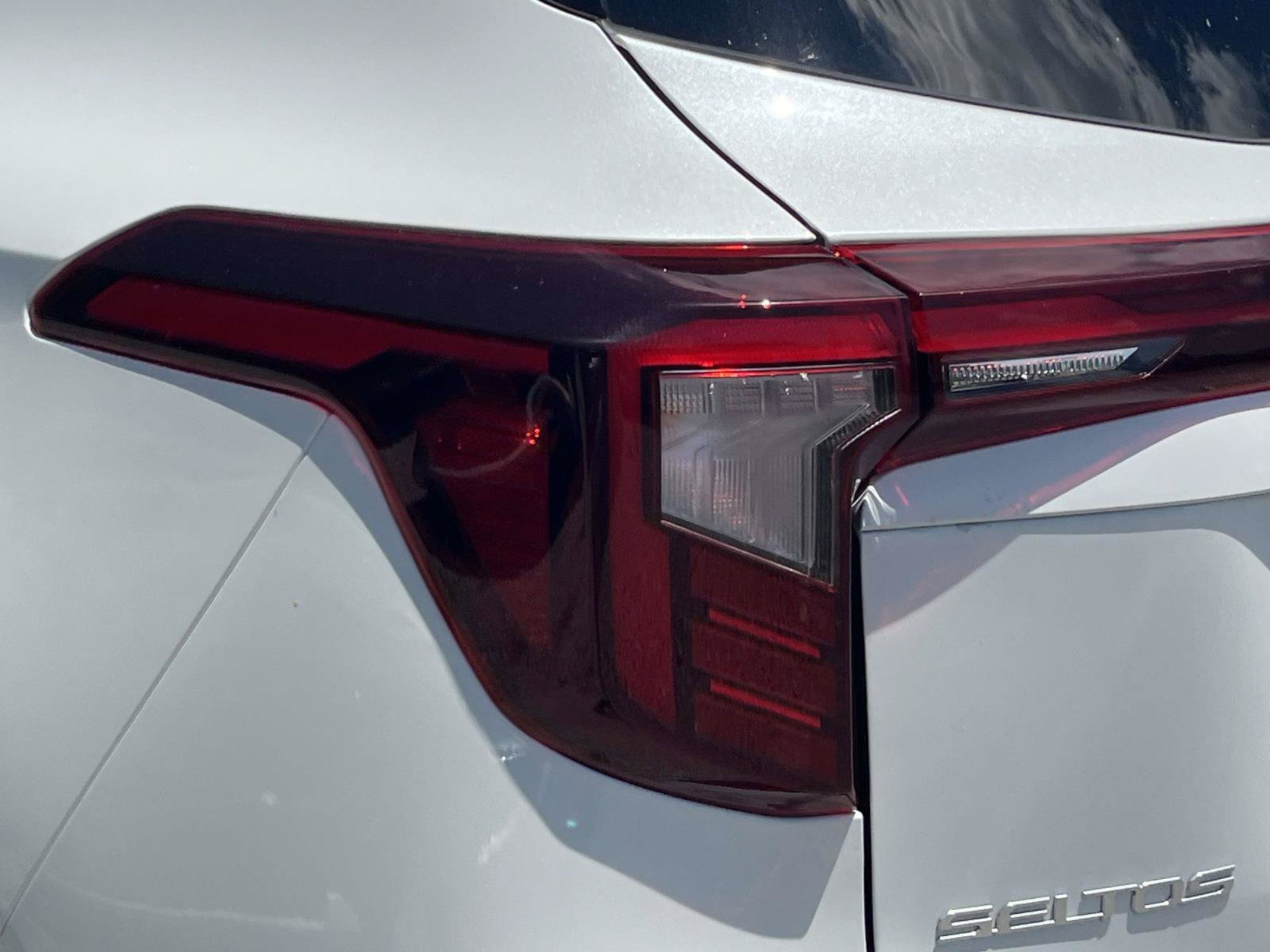 New 2026 Snow White Pearl Kia S image 32