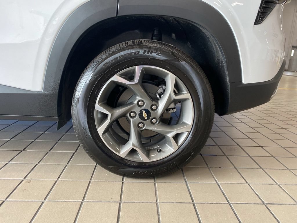 New 2026 Summit White Chevrolet LT image 21