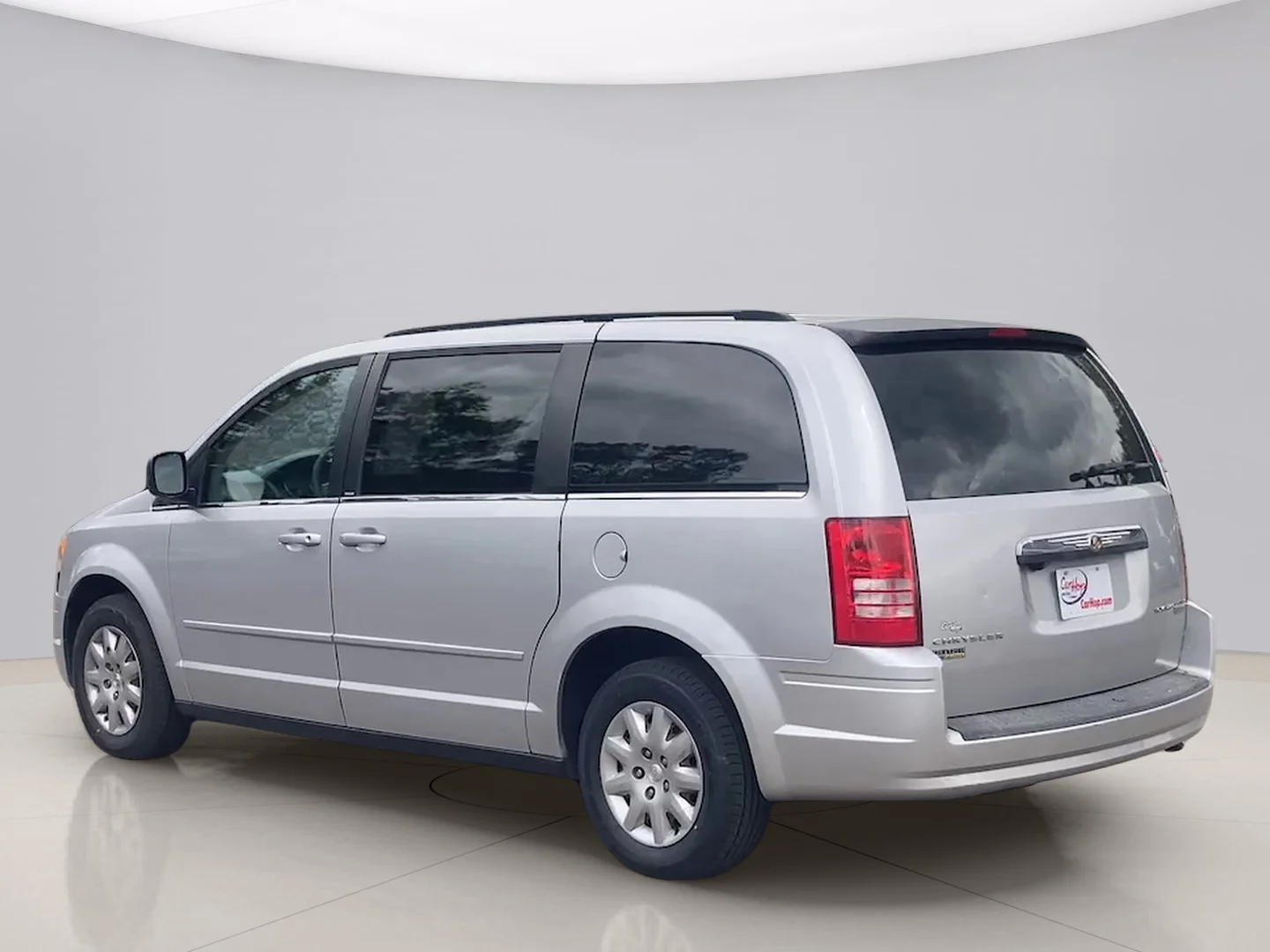 Used 2010 Silver Chrysler LX image 3