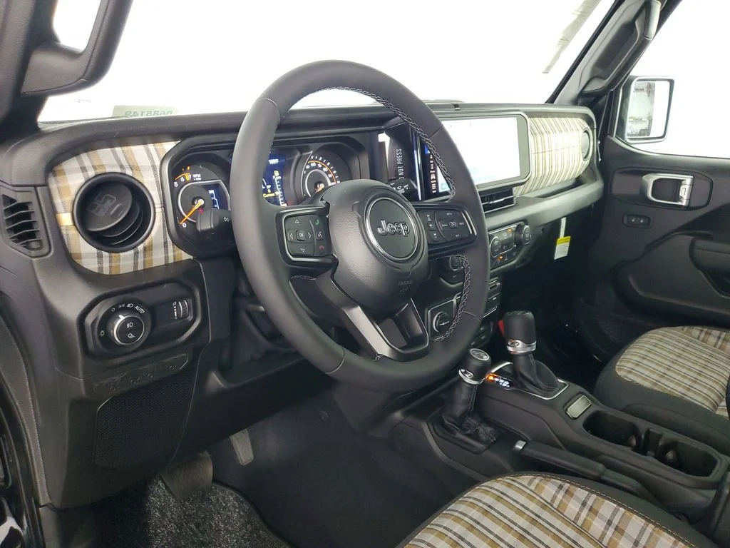 New 2026 Black Clear-Coat Exterior Paint Jeep 85th Anniversary Edition image 13