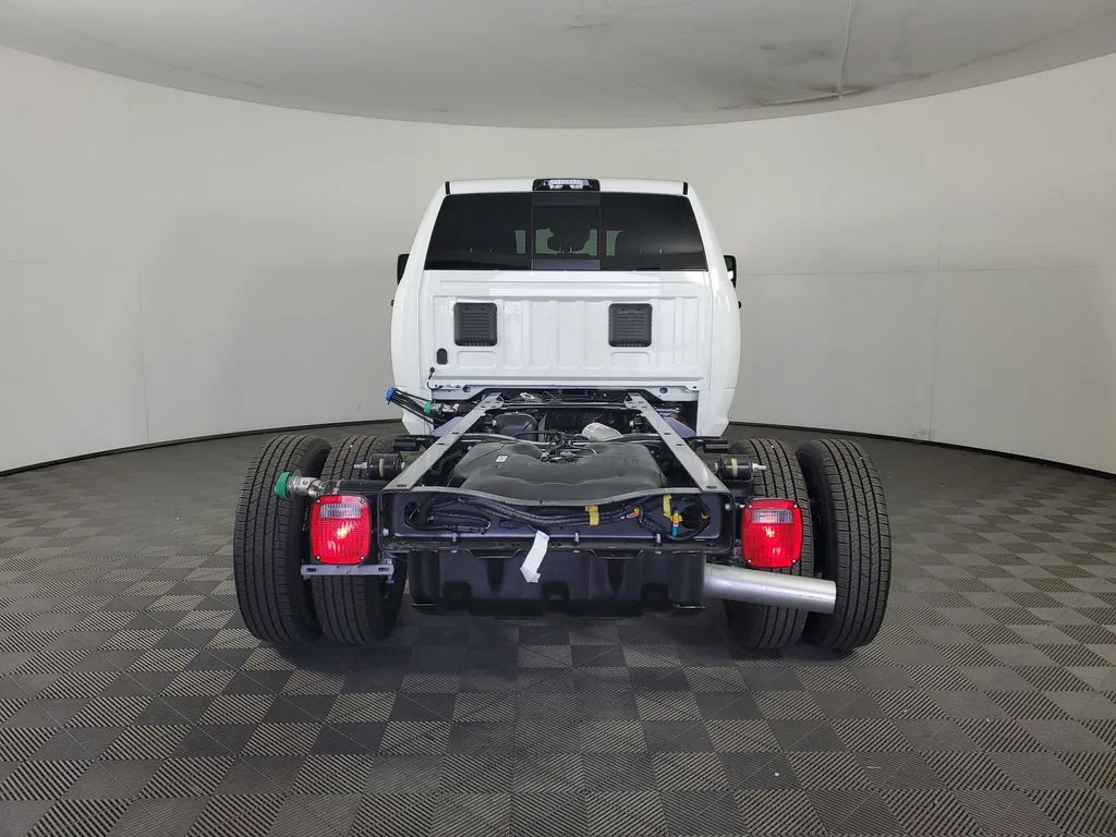 New 2026 Bright White Clear-Coat Exterior Paint RAM Tradesman image 5