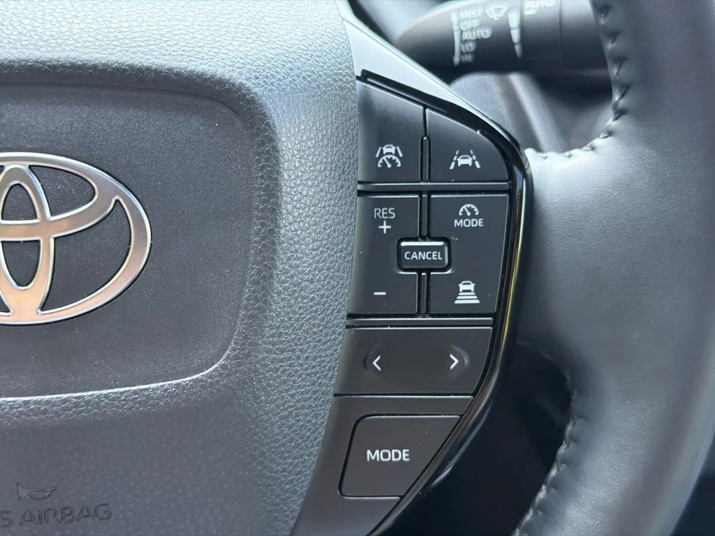 Used 2025  Toyota Limited image 26