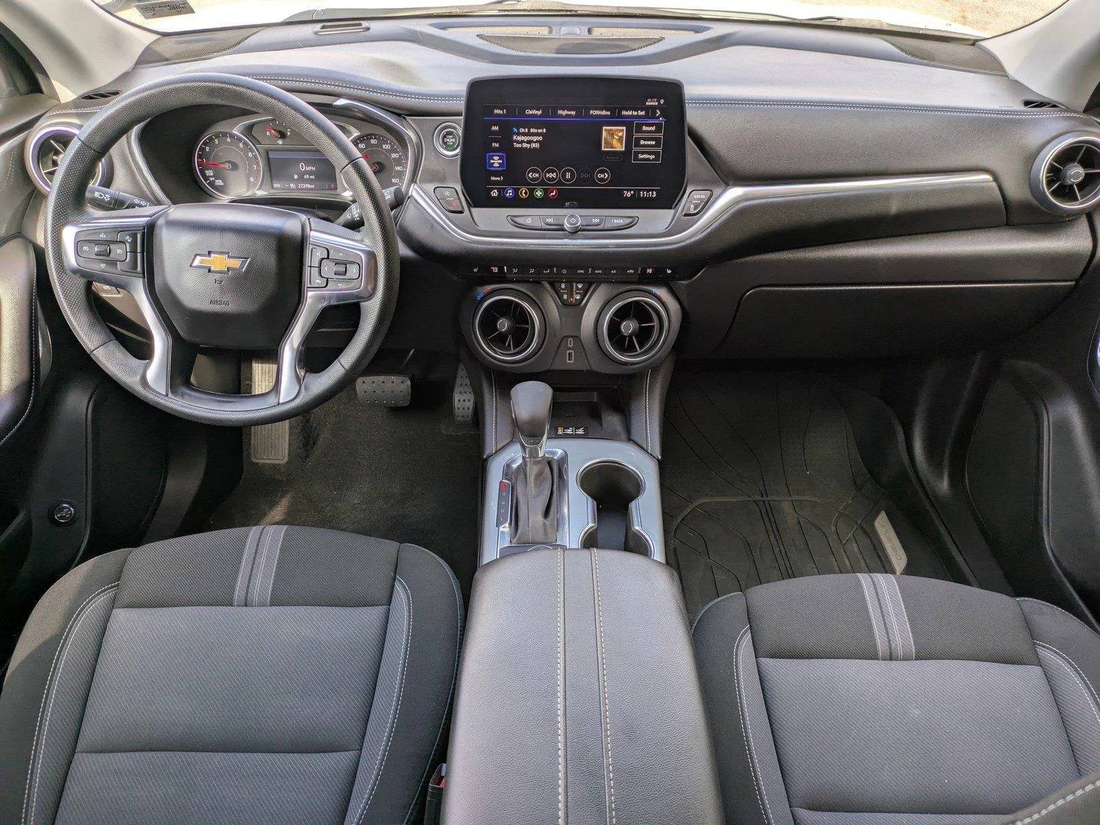 Used 2024 Summit White Chevrolet LT image 15