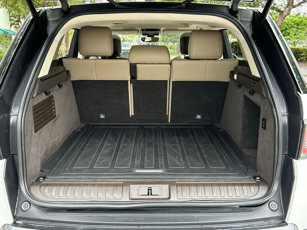 Used 2021 White Land Rover HSE Silver Edition image 40