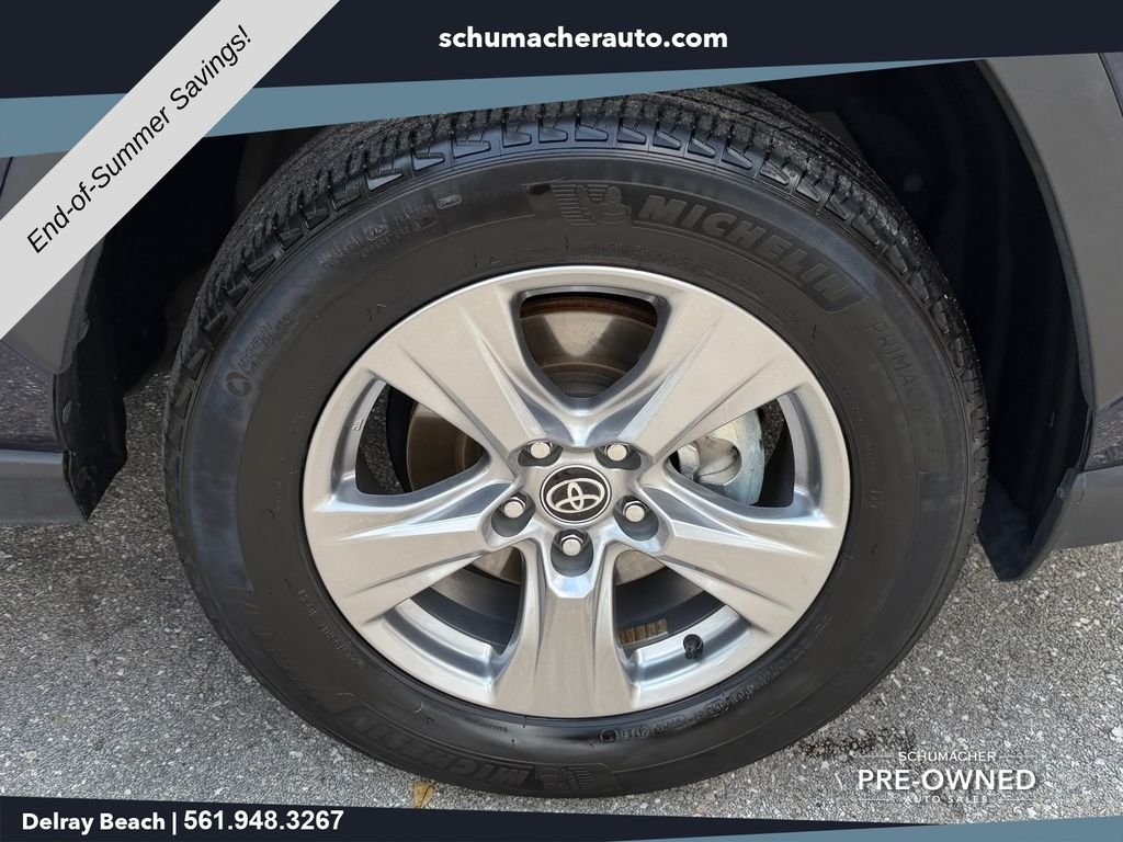 Used 2025  Toyota XLE image 19