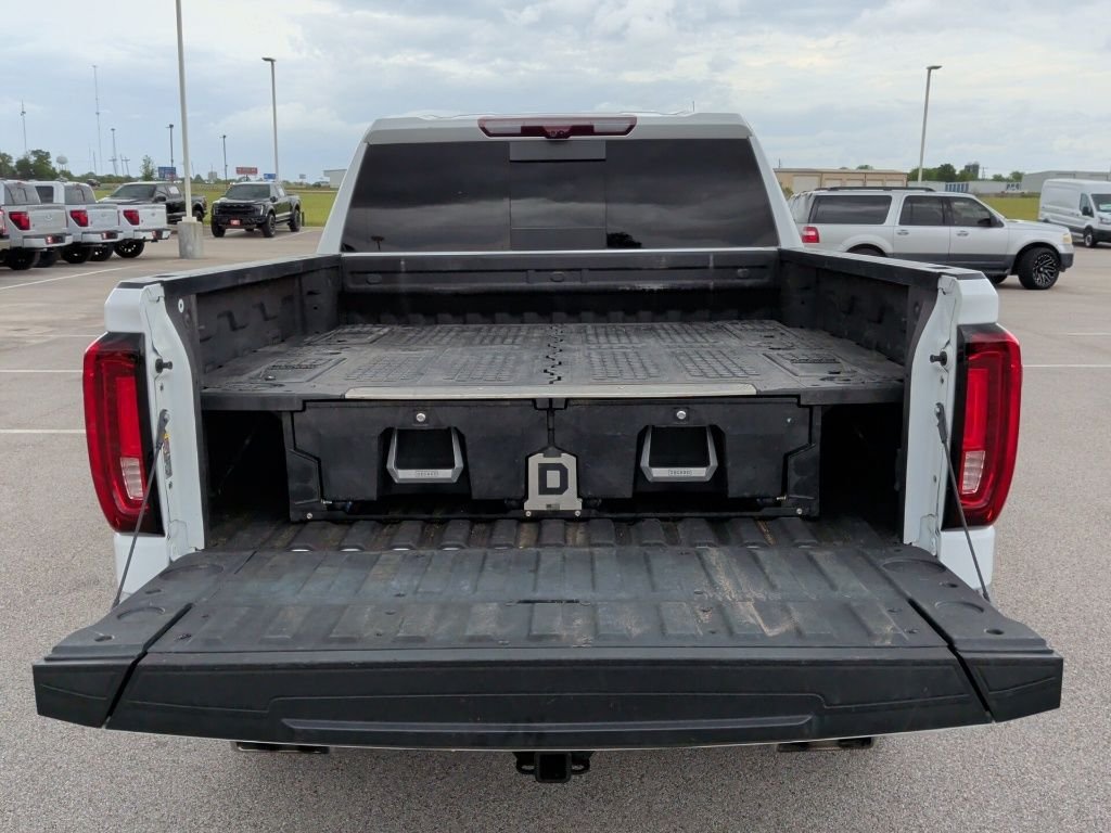 Used 2024 White GMC AT4 image 43
