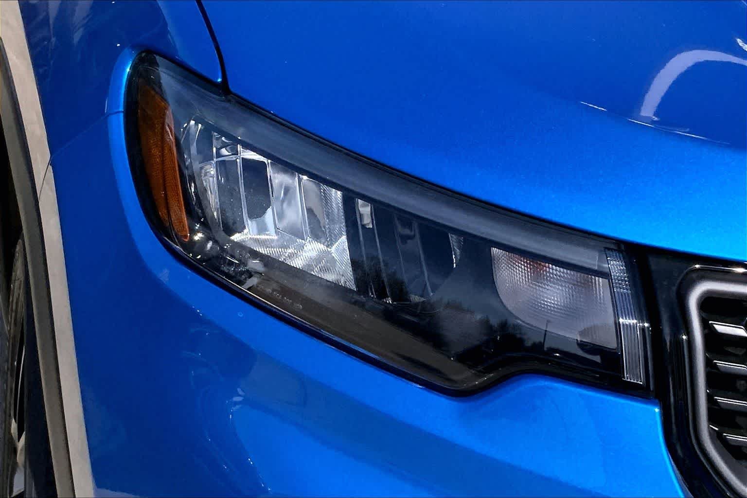New 2026 Hydro Blue Pearlcoat Jeep Latitude Altitude image 13