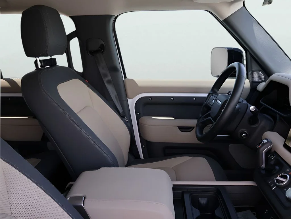 Used 2024 Fuji White Land Rover X-Dynamic SE image 8