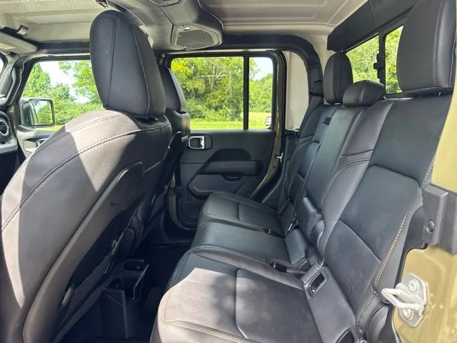 Used 2025  Jeep High Tide image 13