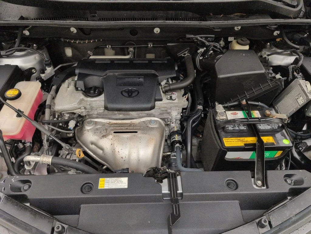 Used 2016 Silver Toyota XLE image 35