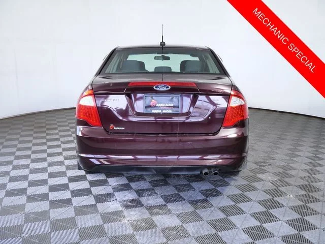 Used 2012 Red Ford SE image 7