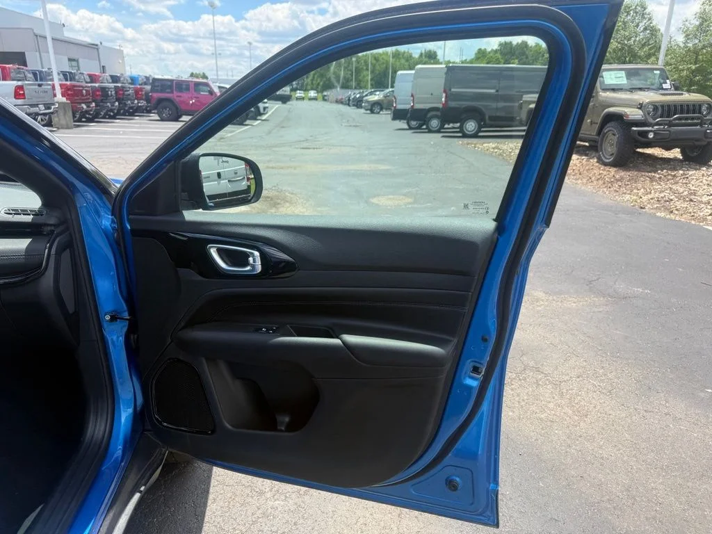 New 2026 Hydro Blue Pearl-Coat Exterior Paint Jeep Limited image 51