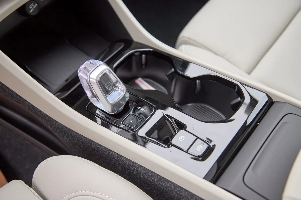 New 2026 Crystal White Volvo Plus image 16