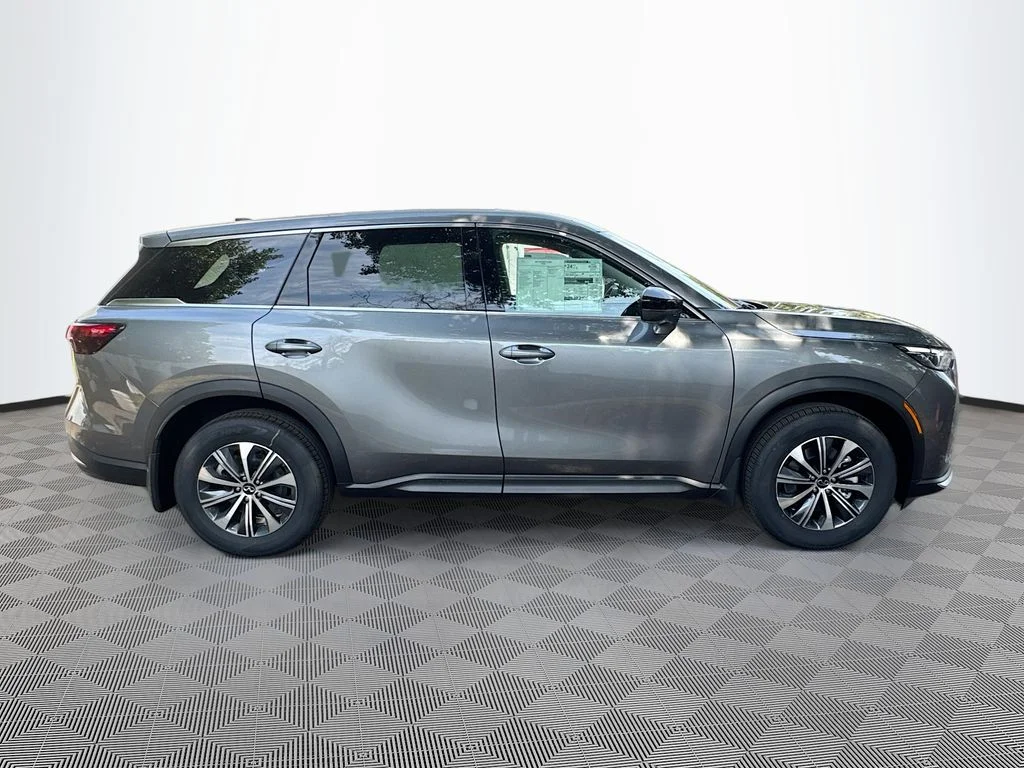 Used 2027 Gray INFINITI PURE image 5