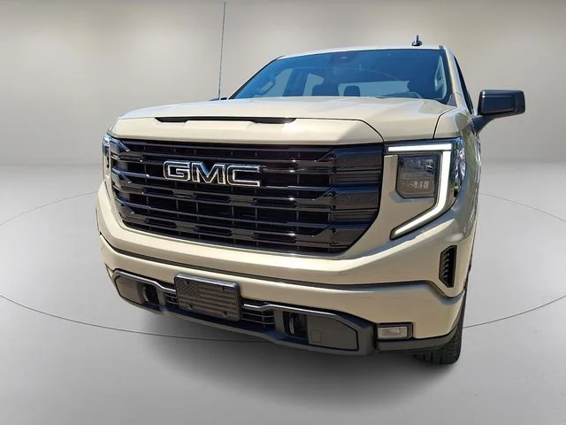 Used 2022 Beige GMC Elevation image 4