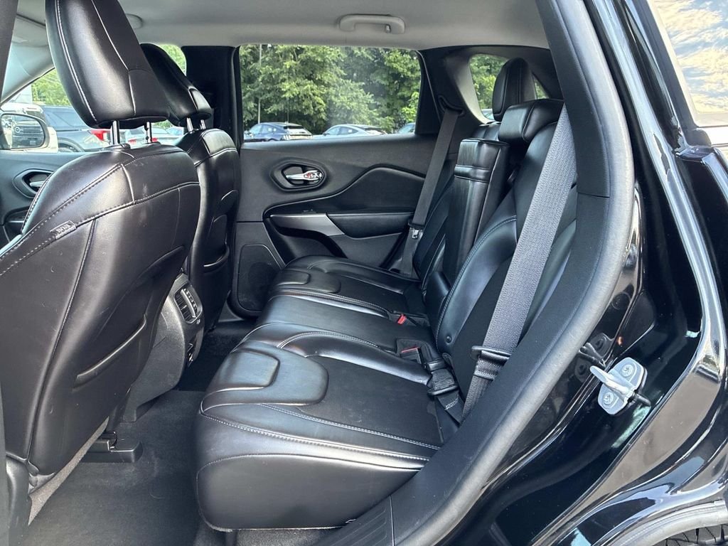 Used 2019 Black Jeep Latitude Plus image 16