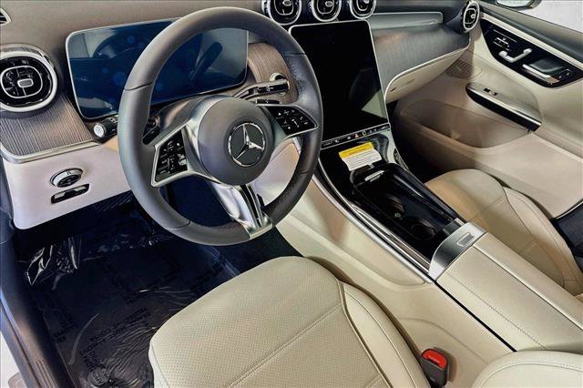 New 2026 Polar White Mercedes-Benz GLC 300 image 38