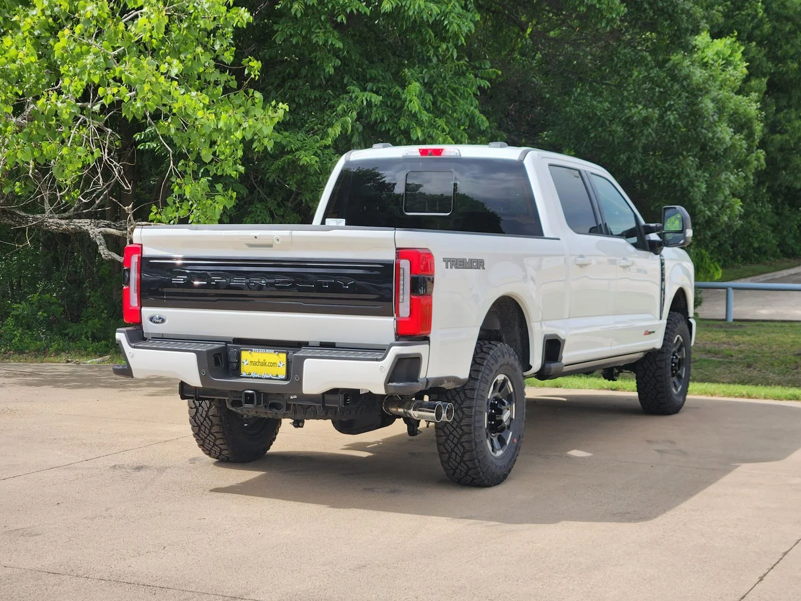 New 2026 Star White Metallic Tri-Coat Ford F-250® Platinum® image 4