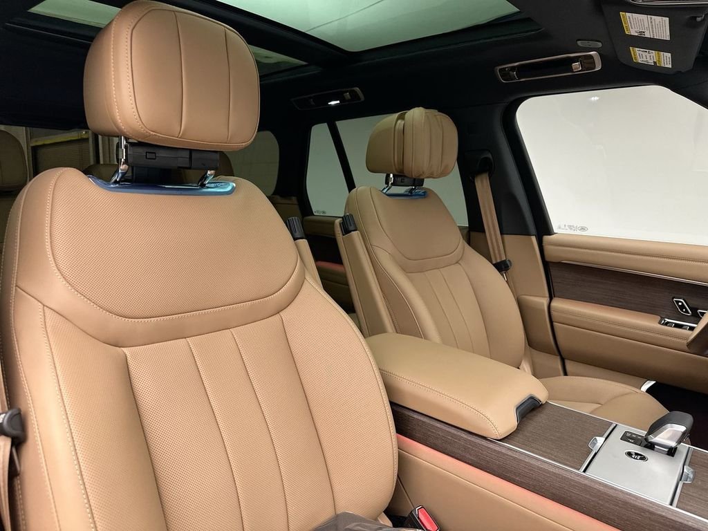 New 2026 Fuji White Land Rover SE image 6