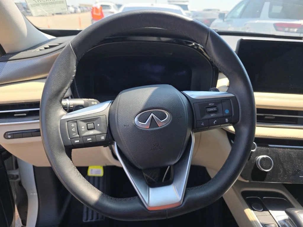 Certified Used 2024 White INFINITI LUXE image 11
